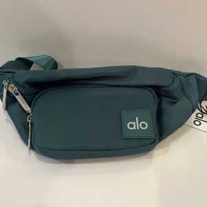 NWT alo fanny pack
